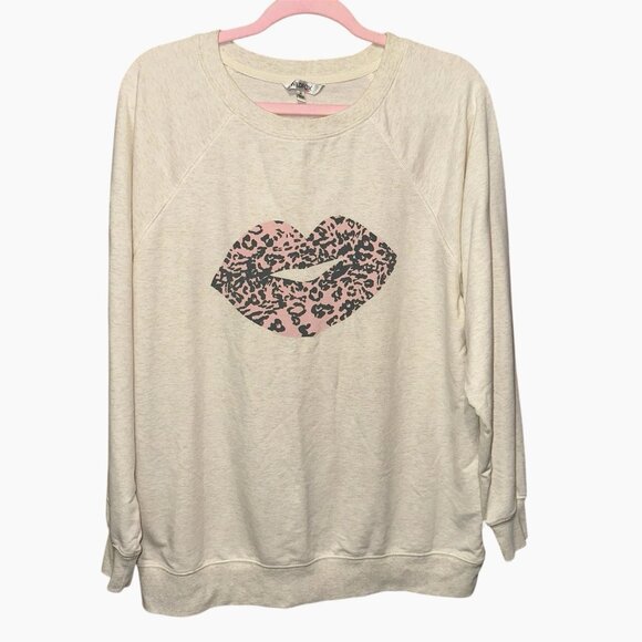 Wildfox Camo Lips Sweatshirt Size M – Cozy Leopard Kiss Graphic, Soft & Stylish - Picture 1 of 6